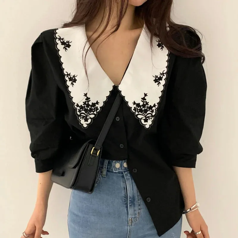 Koreanische Bluse mit besticktem Kragen