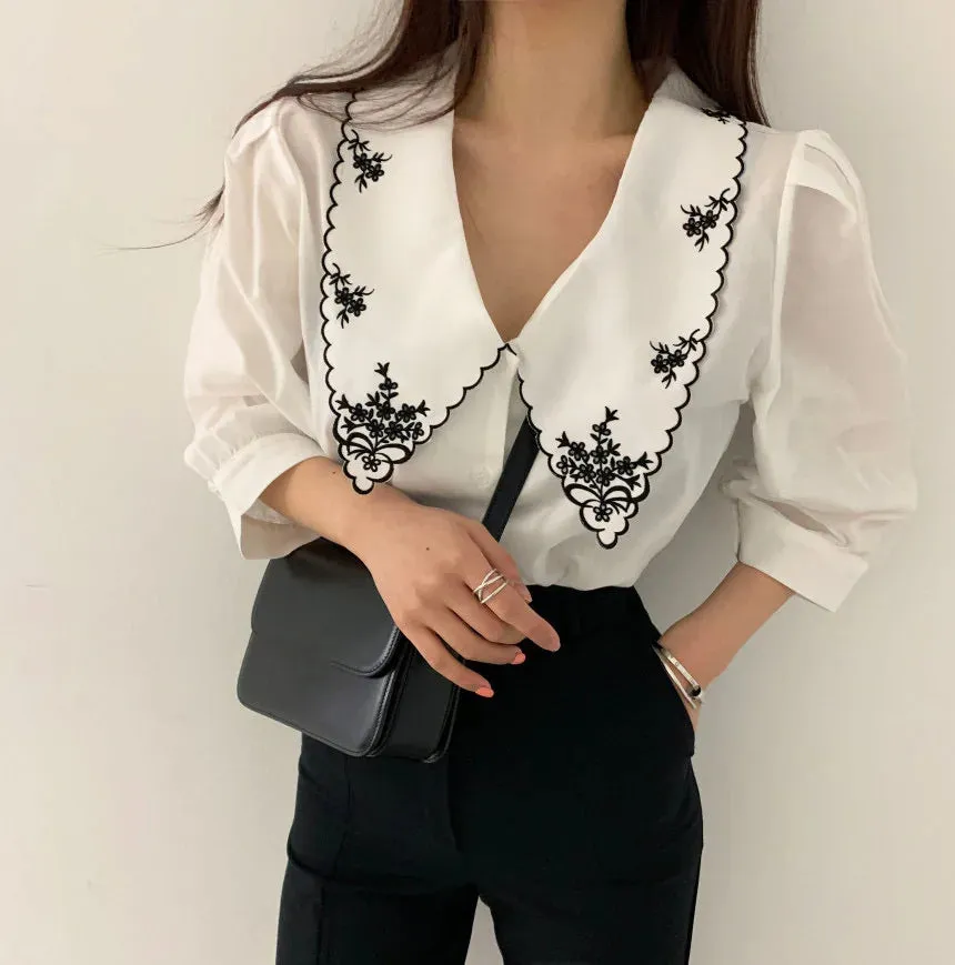 Koreanische Bluse mit besticktem Kragen